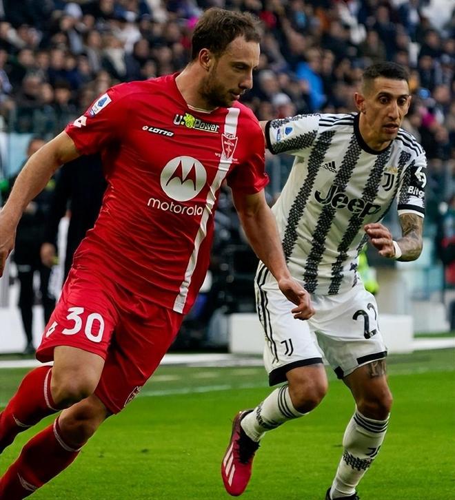  詹姆斯复出首秀出彩，国际米兰主场血战那不勒斯，豪取14连胜